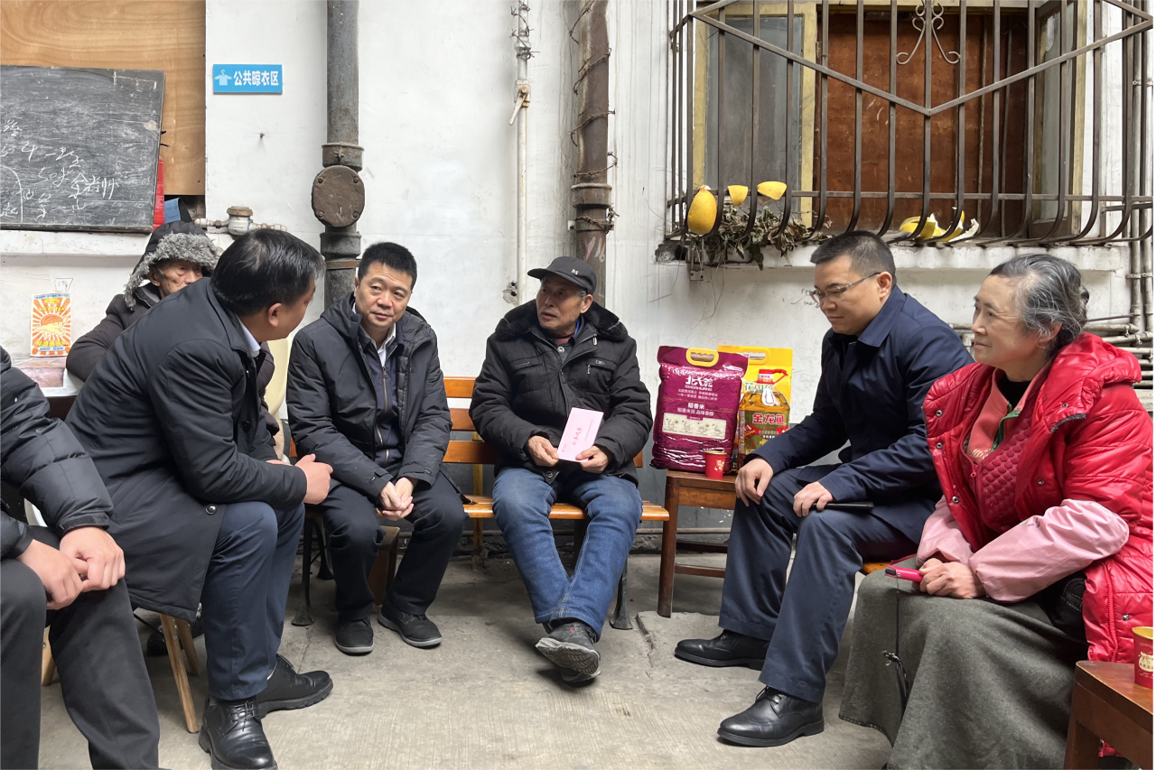 省尊龙凯时集团领导班子成员走访慰问生活困难党员、老党员、老干部